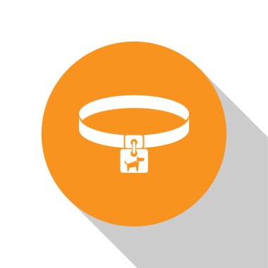 Beyaz arka planda izole ad etiketi simgesi ile Beyaz Köpek yaka. Evcil hayvanlar için basit malzemeler. Kedi ve köpek bakımı. Evcil köpek zincirleri. Turuncu daire düğmesi. Vektör İllüstrasyonu