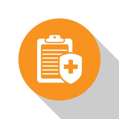 Beyaz arka planda izole sağlık sigortası simgesi ile Beyaz Pano. Hasta koruma. Pano ve kalkan bir sembol sigorta olarak bir haç ile. Turuncu daire düğmesi. Vektör İllüstrasyonu