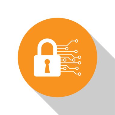 Beyaz arka planda yalıtılmış Beyaz Siber güvenlik simgesi. Dijital devre kartında kapalı asma kilit. Güvenlik konsepti. Dijital veri koruması. Turuncu daire düğmesi. Vektör İllüstrasyonu