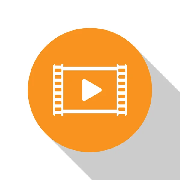 Weiße Wiedergabe Video-Symbol isoliert auf weißem Hintergrund. Filmstreifen mit Spielzeichen. orange Kreis-Taste. flache Bauweise. Vektorillustration — Stockvektor