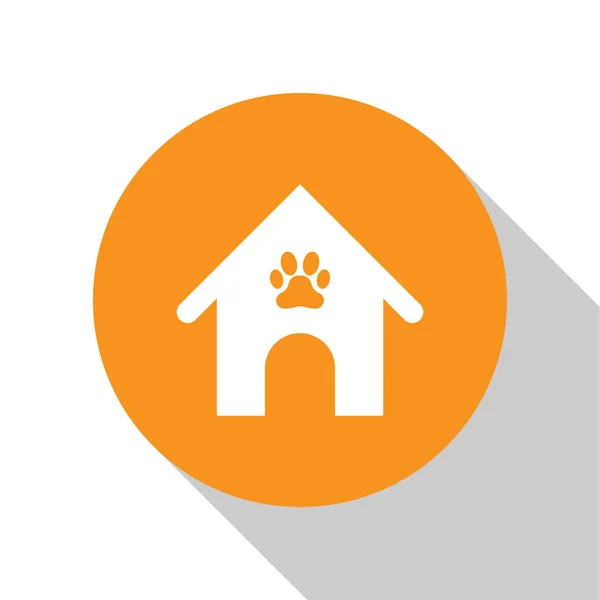 Vit hund hus och Paw Print PET-ikonen isolerad på vit bakgrund. Hund kennel. Orange cirkel knapp. Vektor illustration — Stock vektor