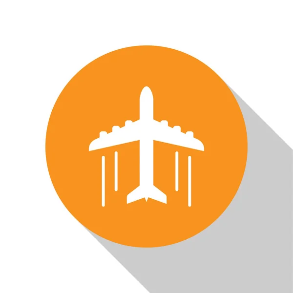 Icono plano blanco aislado sobre fondo blanco. Icono del avión volador. Firma del avión. Botón círculo naranja. Diseño plano. Ilustración vectorial — Archivo Imágenes Vectoriales