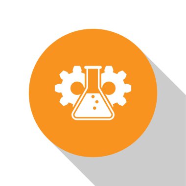 Beyaz Biyomühendislik simgesi beyaz arka plan üzerinde izole. Genetik ve biyomühendislik simgesinin unsuru. Biyoloji, molekül, kimyasal ikon. Turuncu daire düğmesi. Düz tasarım. Vektör İllüstrasyonu