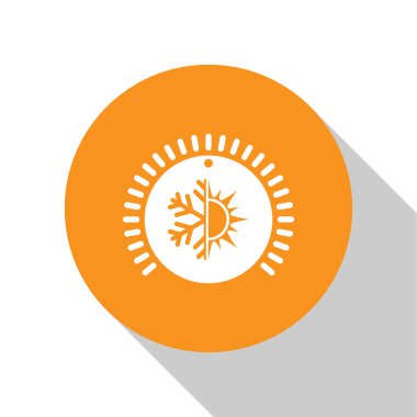 Beyaz termostat simgesi beyaz arka plan üzerinde izole. Sıcaklık kontrolü. Turuncu daire düğmesi. Vektör İllüstrasyonu