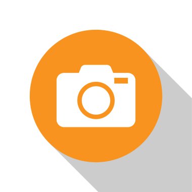 Beyaz arka planda yalıtılmış Beyaz Fotoğraf kamera simgesi. Foto kamera simgesi. Turuncu daire düğmesi. Düz tasarım. Vektör İllüstrasyonu