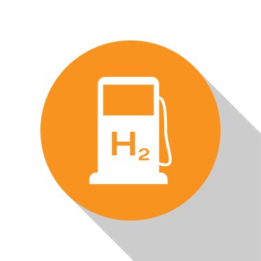 Beyaz hidrojen dolum istasyonu simgesi beyaz arka plan üzerinde izole. H2 istasyon tabelası. Turuncu daire düğmesi. Vektör İllüstrasyonu