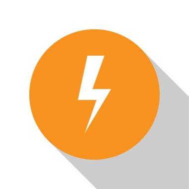 Beyaz arka planda yalıtılmış beyaz Şimşek cıvata simgesi. Flash simgesi. Flash simgesini şarj edin. Şimşek çak. Işık grevi. Turuncu daire düğmesi. Düz tasarım. Vektör İllüstrasyonu