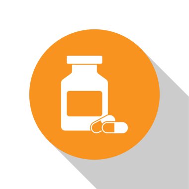 Beyaz Tıp şişe ve hap simgesi beyaz arka plan üzerinde izole. Şişe hapı işareti. Eczane tasarımı. Turuncu daire düğmesi. Düz tasarım. Vektör İllüstrasyonu