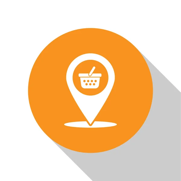 Weißer Kartenzeiger mit Warenkorb-Symbol auf weißem Hintergrund. Nadel-Punkt-Laden und Einkaufen. Supermarkt-Warenkorb Symbol. orange Kreis-Taste. Vektorillustration — Stockvektor