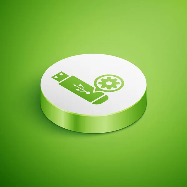 Izometryczny napęd flash USB i ikona koła zębatego izolowane na zielonym tle. Dostosowanie aplikacji, koncepcja serwisowa, opcje ustawień, konserwacja, naprawa, mocowanie. Przycisk biały okrąg. Ilustracja wektorowa — Wektor stockowy