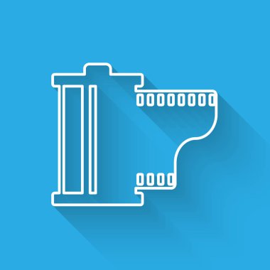 Beyaz Kamera vintage film rulo kartuş simgesi uzun gölge ile izole. Film makara simgesi. 35mm film kutusu. Filmşeridi fotoğrafçı ekipmanları. Vektör İllüstrasyonu