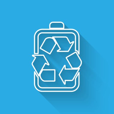 Uzun gölge ile yalıtılmış geri dönüşüm sembolü çizgi simgesi ile Beyaz Pil. Geri dönüşüm sembolü ile Pil - yenilenebilir enerji kavramı. Vektör İllüstrasyonu