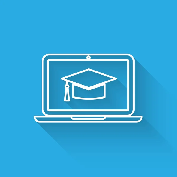 Blanco casquillo de graduación en la pantalla icono del ordenador portátil aislado con sombra larga. Concepto de aprendizaje en línea o aprendizaje electrónico. Ilustración vectorial — Vector de stock