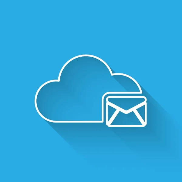 Icono de línea de servidor de correo de White Cloud aislado con sombra larga. Alojamiento de servidores en la nube para correo electrónico. Servicio de mensajes en línea. Señal de buzón. Ilustración vectorial — Vector de stock