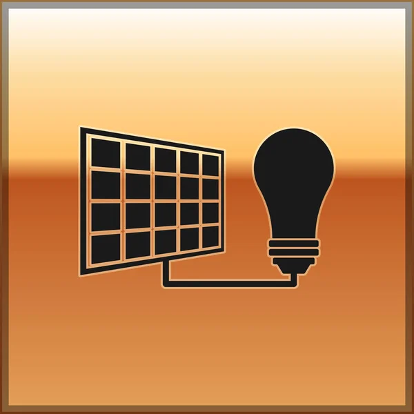 Panel de energía solar negro e icono de la bombilla aislada sobre fondo dorado. Ilustración vectorial — Archivo Imágenes Vectoriales