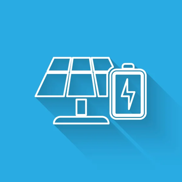 Witte zonne-energie paneel en batterij lijn icoon geïsoleerd met lange schaduw. Vector illustratie — Stockvector