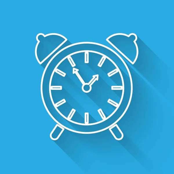 Icono de despertador blanco aislado con sombra larga. Despierta, levántate concepto. Señal de tiempo. Ilustración vectorial — Vector de stock