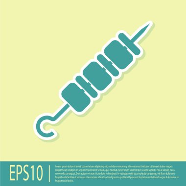 Yeşil Izgara şiş kebap üzerinde şiş sopa simgesi sarı arka plan üzerinde izole. Şiş çubuğunda et kebabı. Izgara etle piknik. Vektör İllüstrasyonu