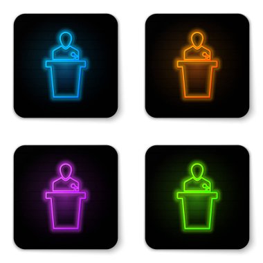 Beyaz arka planda yalıtılmış parlayan neon Hoparlör simgesi. Hatip tribünden konuşuyor. Halka açık konuşma. Podyumdaki kişi. Siyah kare düğme. Vektör İllüstrasyonu