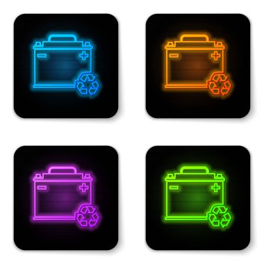 Beyaz arka planda izole edilmiş geri dönüşüm simgesine sahip parlayan neon Araç pili. Akümülatör pil enerji gücü ve elektrik akümülatör pil. Siyah kare düğme. Vektör İllüstrasyonu