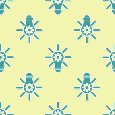 Işıkları parlaklık ve dişli içinde yeşil ampul sarı arka plan üzerinde izole dikişsiz desen. İnovasyon kavramı. Vektör İllüstrasyonu