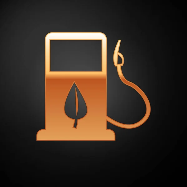 Gold bio fuel concept met brandstof mondstuk en blad icoon geïsoleerd op zwarte achtergrond. Benzinestation met bladeren. Eco tanken. Vector illustratie — Stockvector