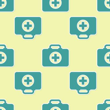 Yeşil İlk yardım kiti simgesi sarı arka plan üzerinde sorunsuz desen izole. Haçlı tıbbi kutu. Acil durum için tıbbi ekipman. Sağlık konsepti. Düz tasarım. Vektör İllüstrasyonu