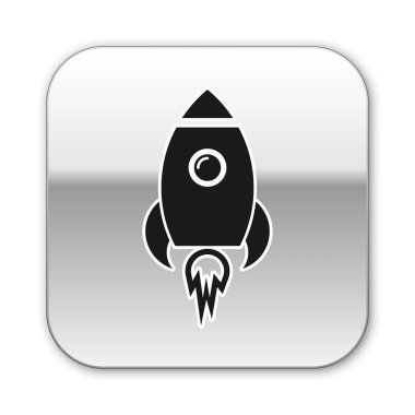 Beyaz arka planda izole ateş simgesi ile Siyah Roket gemi. Uzay yolculuğu. Gümüş kare düğme. Vektör İllüstrasyonu