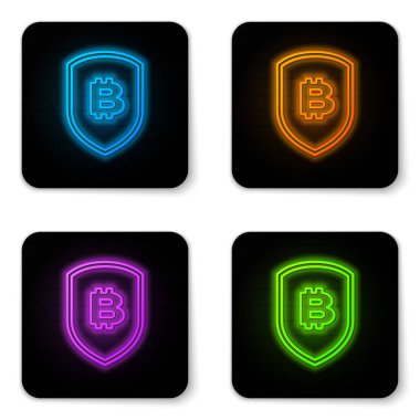 Beyaz arka planda izole bitcoin simgesi ile Parlayan neon Shield. Kripto para madenciliği, blockchain teknolojisi, bitcoin, güvenlik, koruma, dijital para. Siyah kare düğme. Vektör İllüstrasyonu