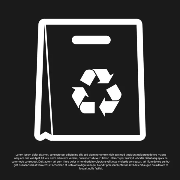 Bolsa de compras de papel negro con icono de reciclaje aislado sobre fondo negro. Bolsa con símbolo de reciclaje. Ilustración vectorial — Archivo Imágenes Vectoriales