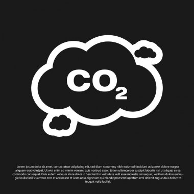 Siyah arka planda yalıtılmış bulut simgesindeki siyah Co2 emisyonları. Karbondioksit formülü sembolü, sis kirliliği kavramı, çevre kavramı. Vektör İllüstrasyonu