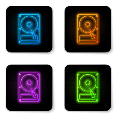 Parlayan neon Sabit disk sürücüsü Hdd simgesi beyaz arka planda yalıtılmış. Siyah kare düğme. Vektör İllüstrasyonu