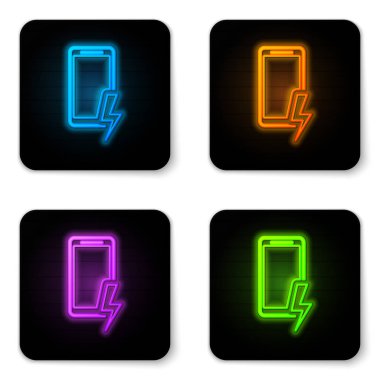 Beyaz arka planda izole edilmiş parlayan neon Smartphone şarj pil simgesi. Pil şarjı düşük olan telefon. Siyah kare düğme. Vektör İllüstrasyonu