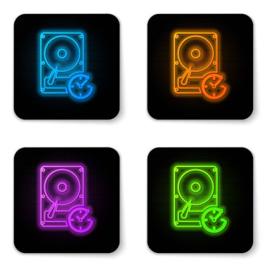 Saat yönünde işaretli parlayan neon Sabit disk sürücüsü, beyaz arka planda yalıtılmış veri kurtarma simgesi. Siyah kare düğme. Vektör İllüstrasyonu