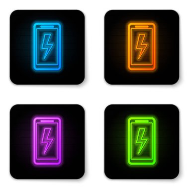 Beyaz arka planda izole edilmiş parlayan neon Smartphone şarj pil simgesi. Pil şarjı düşük olan telefon. Siyah kare düğme. Vektör İllüstrasyonu