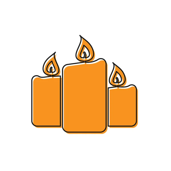 Orange Burning candles icono aislado sobre fondo blanco. Velas encendidas a la antigua. Velas cilíndricas aromáticas con llamas ardientes. Ilustración vectorial — Archivo Imágenes Vectoriales