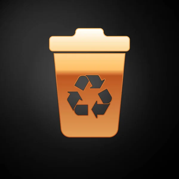 Goud recycle bin met recycle symbool icoon geïsoleerd op zwarte achtergrond. Prullenbakpictogram. Vuilnis bin teken. Recycle mand teken. Vector illustratie — Stockvector