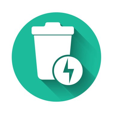 Çöp kutusu ile Beyaz Şimşek uzun gölge ile izole simgesi olabilir. Enerjiye harcar. Çöp kutusu tabelası. Sepet işaretini geri dönüştürün. Yeşil daire düğmesi. Vektör İllüstrasyonu