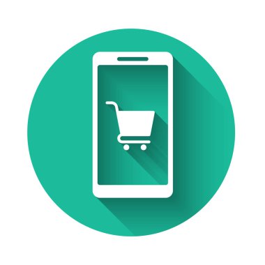 Beyaz cep telefonu ve alışveriş sepeti simgesi uzun gölge ile izole. Online satın alma sembolü. Süpermarket sepeti sembolü. Yeşil daire düğmesi. Vektör Illustration