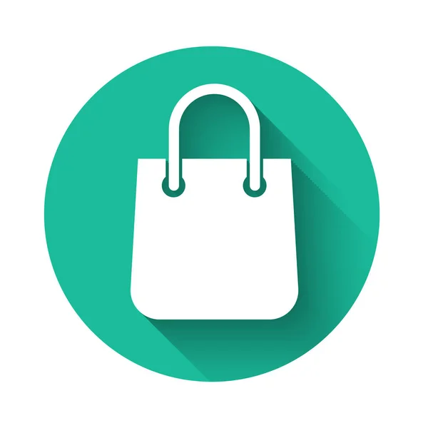 Blanco icono de la bolsa de compras aislado con sombra larga. Firma del paquete. Botón círculo verde. Ilustración vectorial — Vector de stock