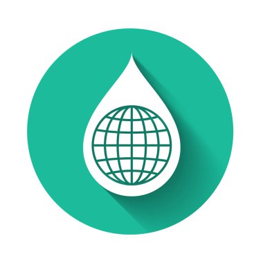 Uzun gölge ile izole su damla simgesi beyaz dünya gezegeni. Dünya küresi ve su damlası. Su tasarrufu ve dünya çevre koruma. Yeşil daire düğmesi. Vektör İllüstrasyonu