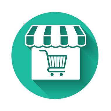 Uzun gölge ile izole alışveriş sepeti simgesi ile Beyaz Alışveriş bina veya pazar mağazası. Dükkan inşaatı. Süpermarket sepeti sembolü. Yeşil daire düğmesi. Vektör İllüstrasyonu