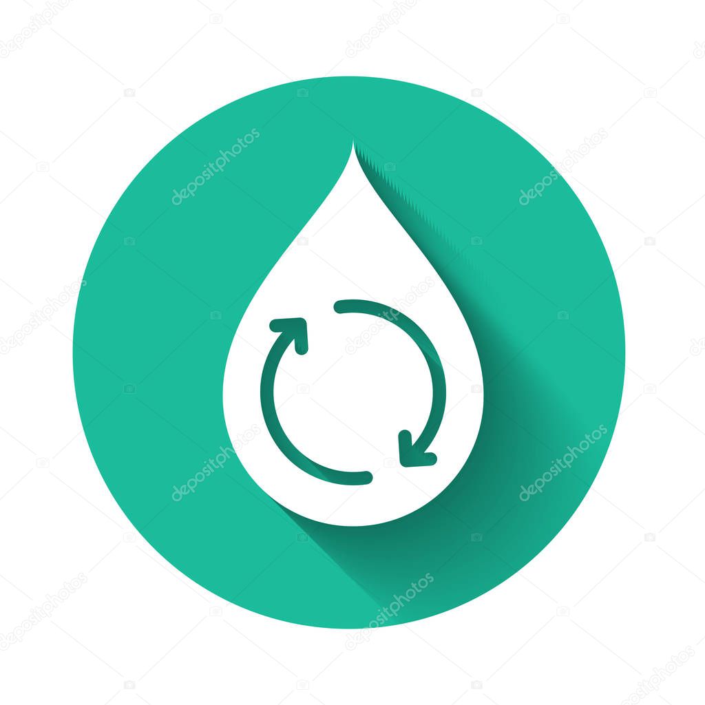 White Recycle clean aqua icon isolated with long shadow. Drop of water with sign recycling. Green circle button. Vector Illustration