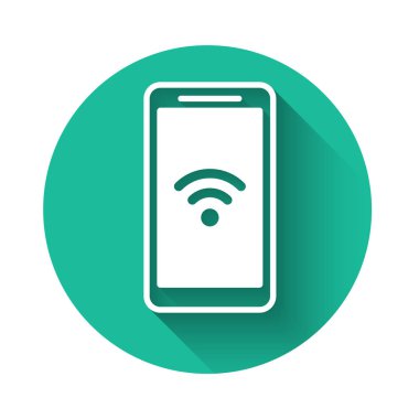 Uzun gölge ile izole ücretsiz wi-fi kablosuz bağlantı simgesi ile Beyaz Smartphone. Kablosuz teknoloji, wi-fi bağlantısı, kablosuz ağ. Yeşil daire düğmesi. Vektör İllüstrasyonu