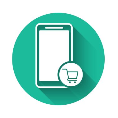 Beyaz cep telefonu ve alışveriş sepeti simgesi uzun gölge ile izole. Online satın alma sembolü. Süpermarket sepeti sembolü. Yeşil daire düğmesi. Vektör Illustration