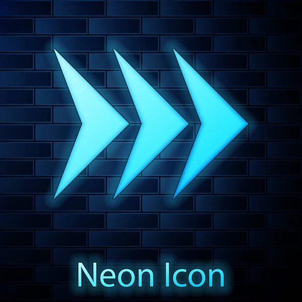 Świecąca ikona strzałki Neon izolowane na tle muru ceglanego. Symbol strzałki kierunku. Znak wskaźnika nawigacji. Ilustracja wektorowa — Wektor stockowy