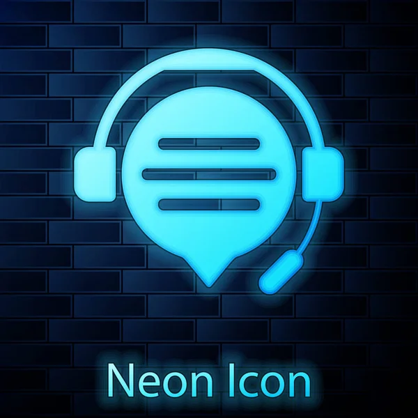 Gloeiende neon koptelefoon met spraak Bubble Chat icoon geïsoleerd op bakstenen muur achtergrond. Ondersteuning klantenservice, hotline, Call Center, FAQ, onderhoud. Vector illustratie — Stockvector