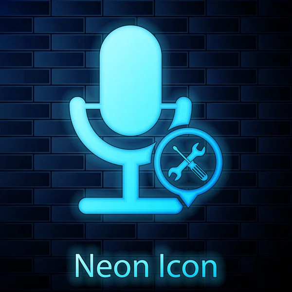 Świecący Neon mikrofon z śrubokrętem i ikoną klucza izolowany na tle muru ceglanego. Regulacja, serwis, ustawienie, konserwacja, naprawa, mocowanie. Ilustracja wektorowa — Wektor stockowy