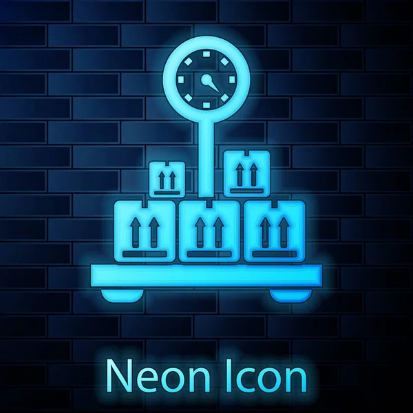 Świecące Neon Skala z tekturowym pudełku ikona izolowane na tle muru ceglanego. Logistyka i dostawa. Waga paczki z dostawą w skali. Ilustracja wektorowa — Wektor stockowy