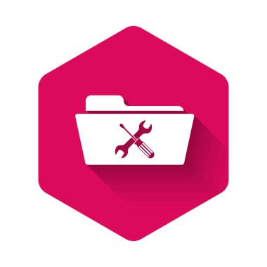 Uzun gölge ile izole tornavida ve anahtar simgesi ile beyaz klasör. Ayarlama, hizmet, ayarlama, bakım, onarım, sabitleme. Pembe altıgen düğmesi. Vektör Illustration